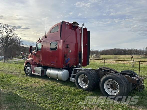 Peterbilt 387 牵引车