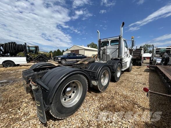Sterling L9500 牵引车