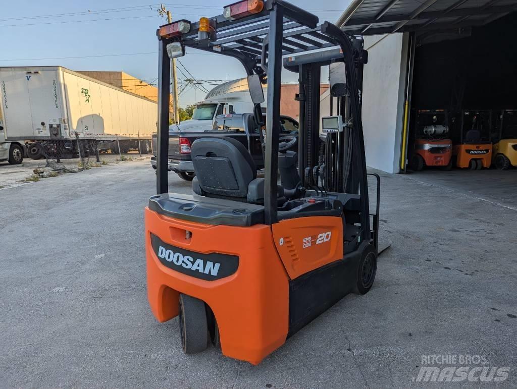 Doosan B 20 T-7 电动叉车
