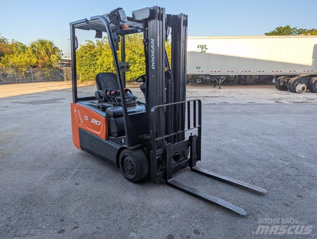 Doosan B 20 T-7 电动叉车