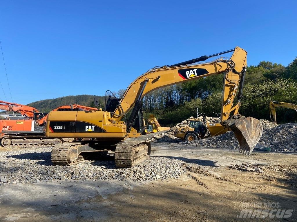 CAT 323 D 履带挖掘机