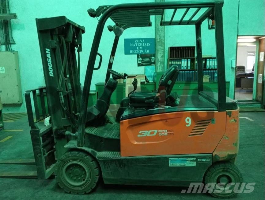 Doosan B 30 X-7 电动叉车