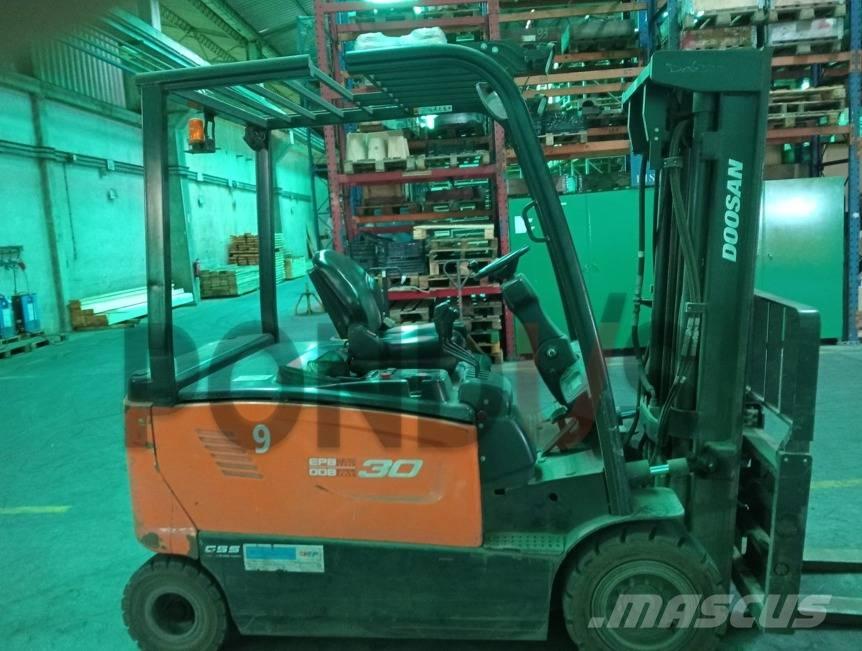Doosan B 30 X-7 电动叉车