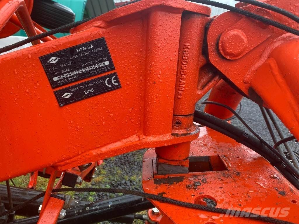 Kuhn GF8702 犁耙和摊草机