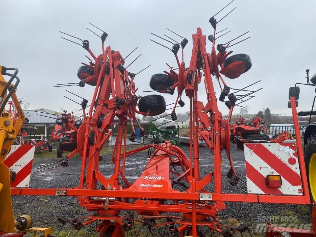 Kuhn GF8702 犁耙和摊草机