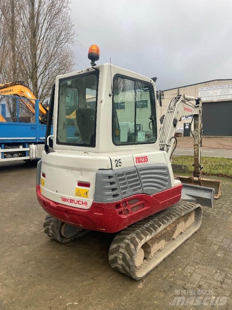 Takeuchi TB 235 小型挖掘机