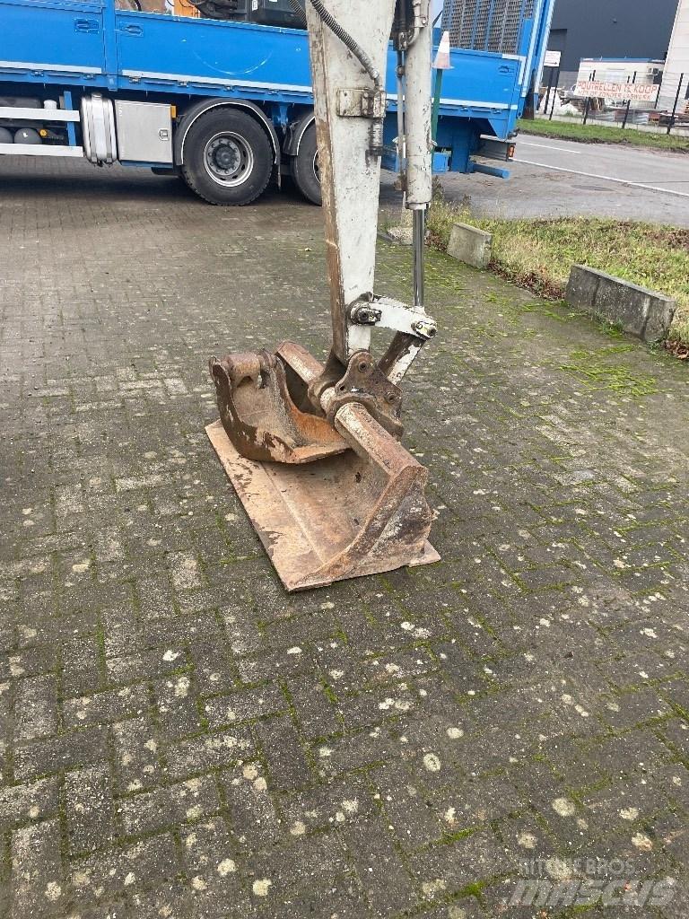 Takeuchi TB 235 小型挖掘机