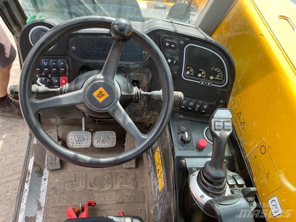JCB 525-60 AGRI PLUS 电动叉车
