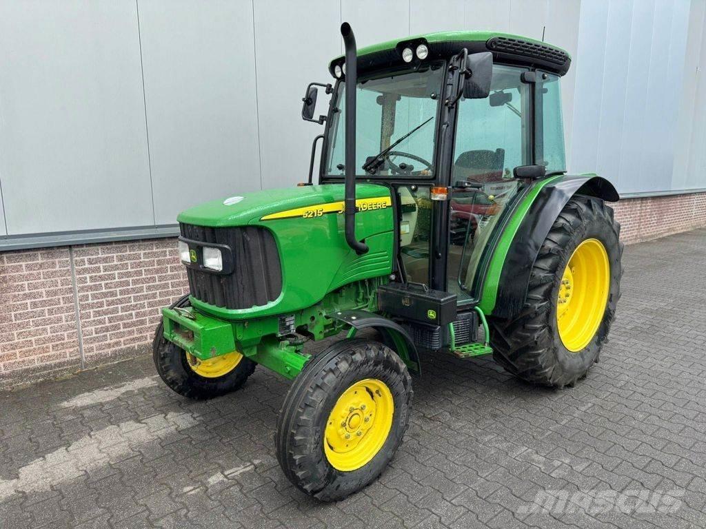 John Deere 5215 汽车