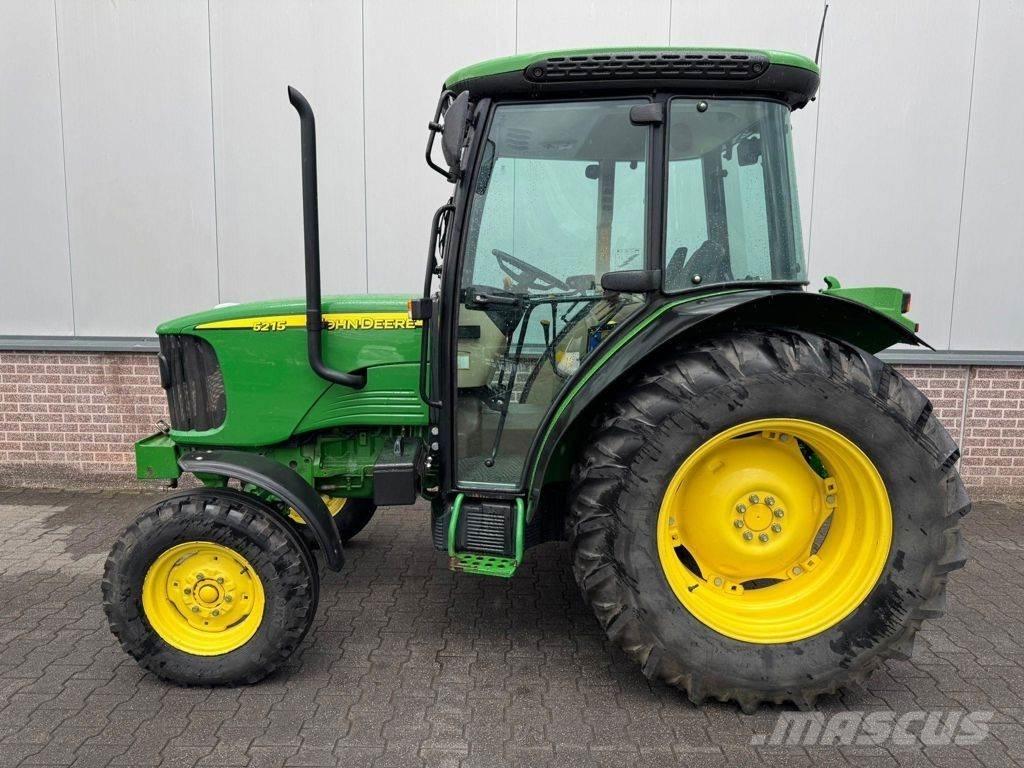 John Deere 5215 汽车