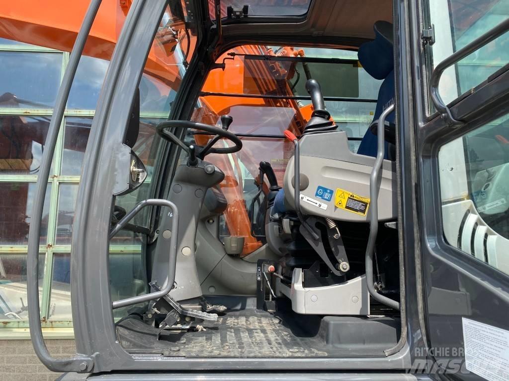 Hitachi Zaxis 140W-3 轮式挖掘机