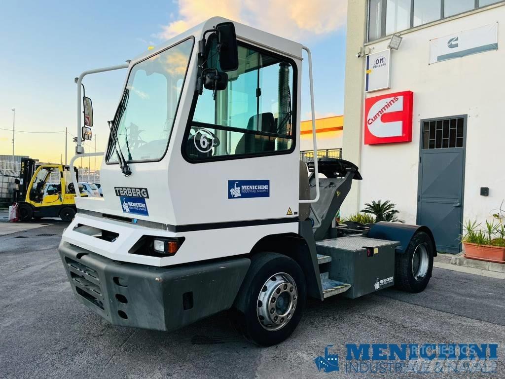 Terberg YT 222 码头牵引车