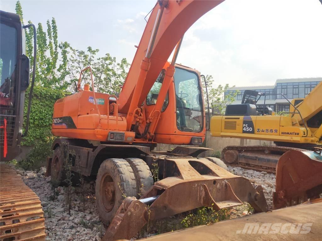 Doosan DH210W-7 轮式挖掘机