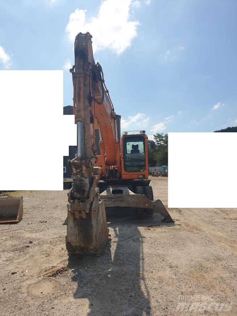 Doosan DX210WA 轮式挖掘机