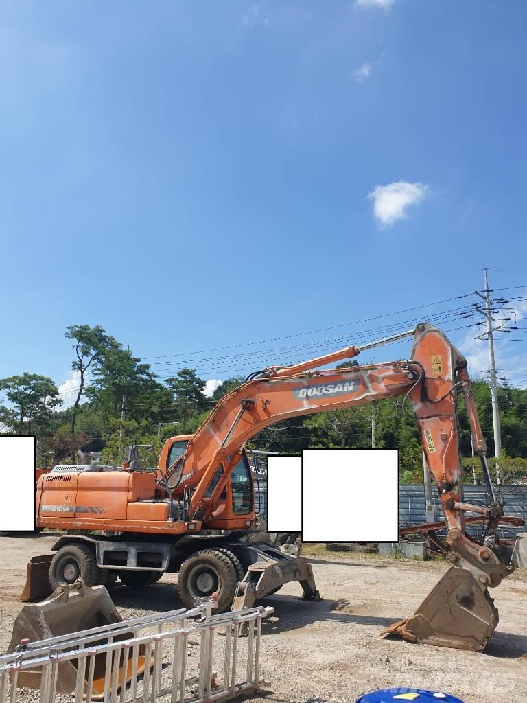 Doosan DX210WA 轮式挖掘机