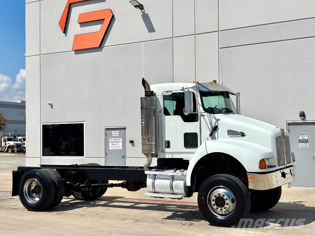 Kenworth T 300 牵引车