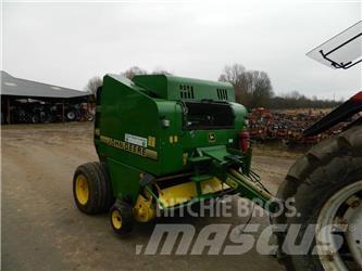 John Deere 575 圆捆打捆机