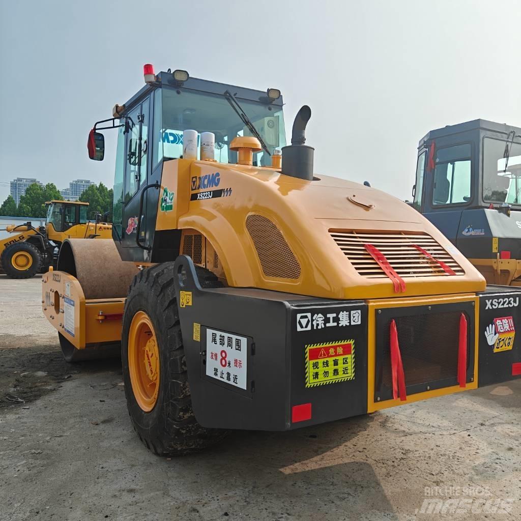 XCMG XS 223 J 单轮压路机