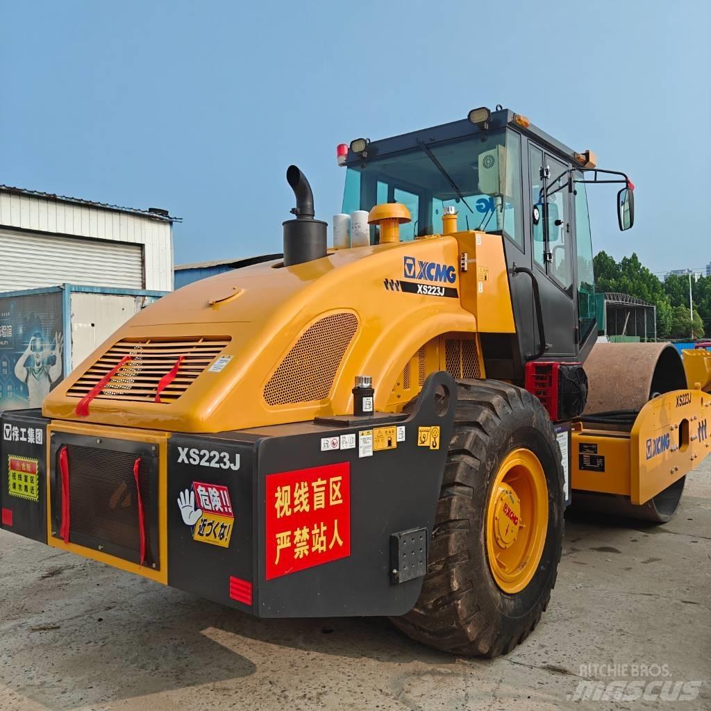 XCMG XS 223 J 单轮压路机