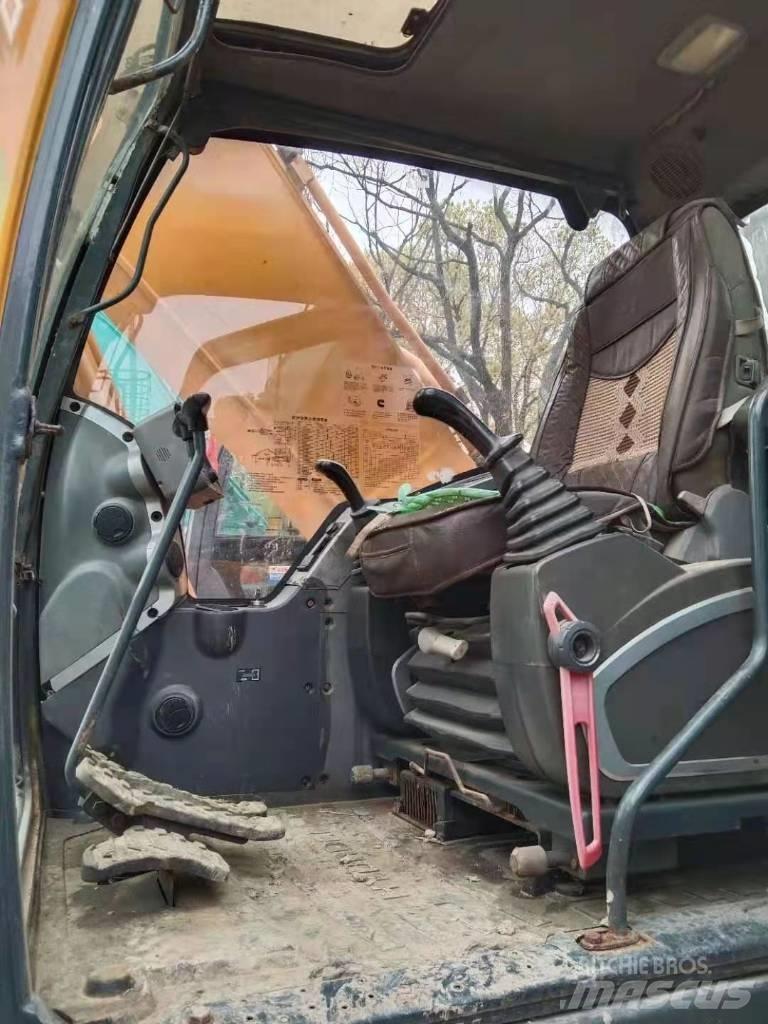 Hyundai R215-9T 轮式挖掘机