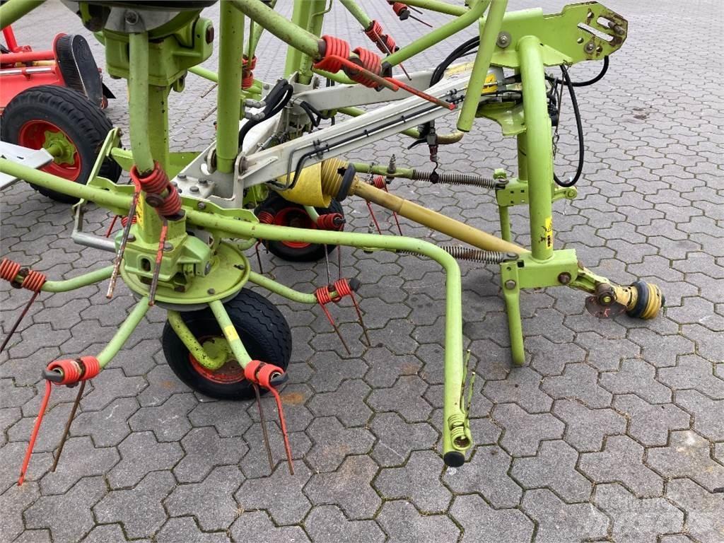 CLAAS Volto 870 犁耙和摊草机
