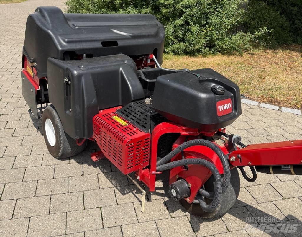 Toro ProCore 648S 通风机和垂直割草机