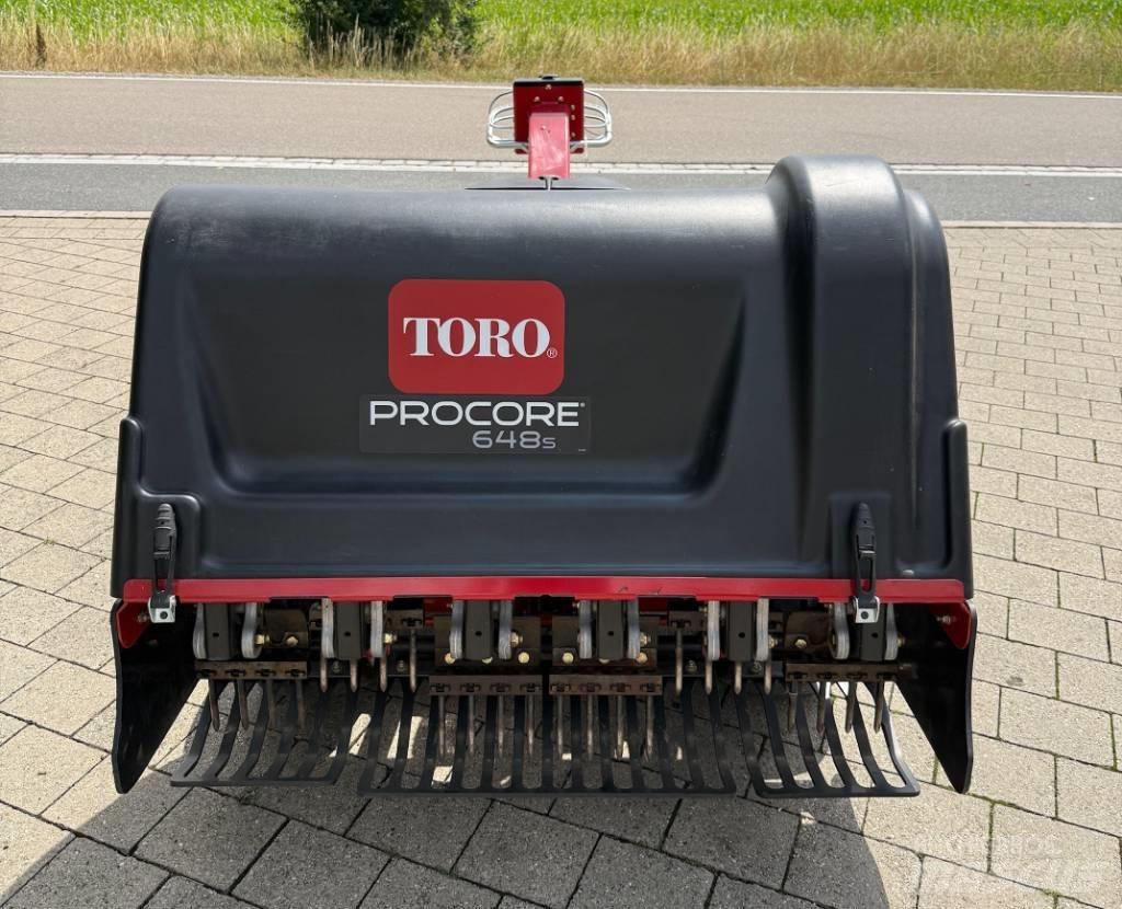 Toro ProCore 648S 通风机和垂直割草机