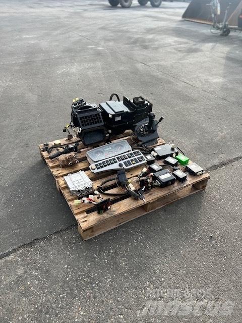 Doosan DL 400 电子设备