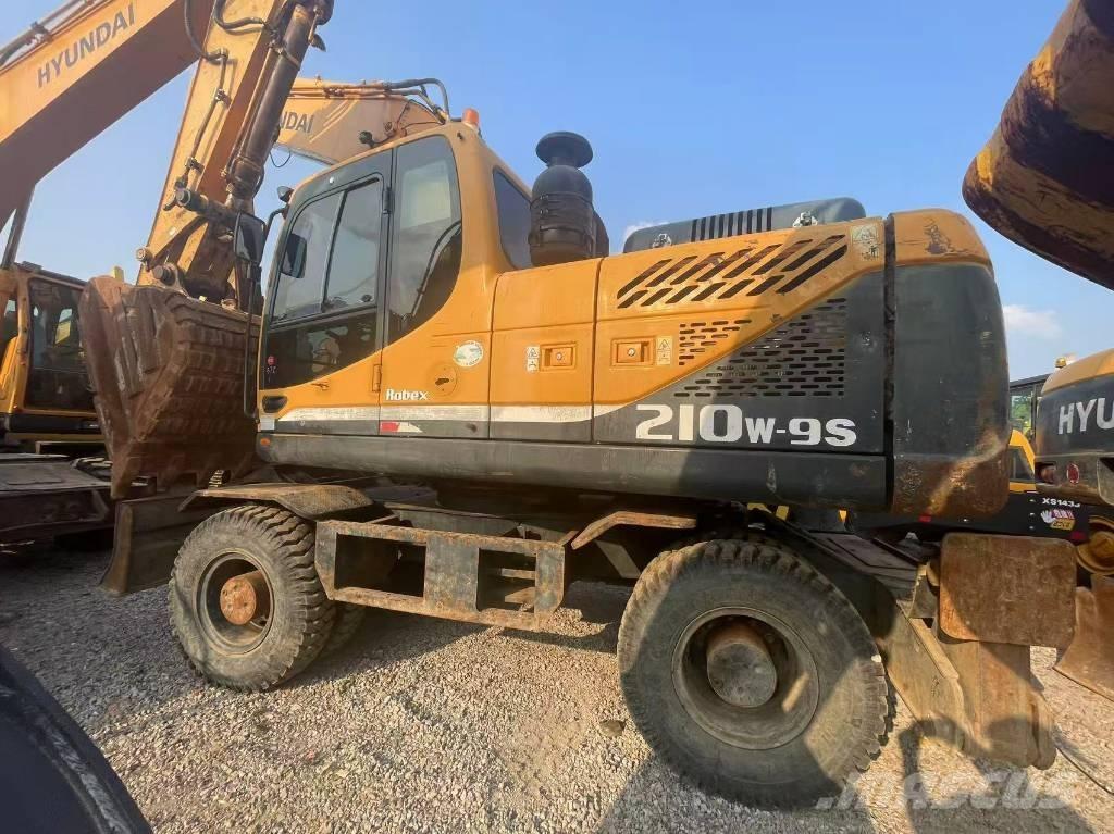 Hyundai 210W-9 轮式挖掘机