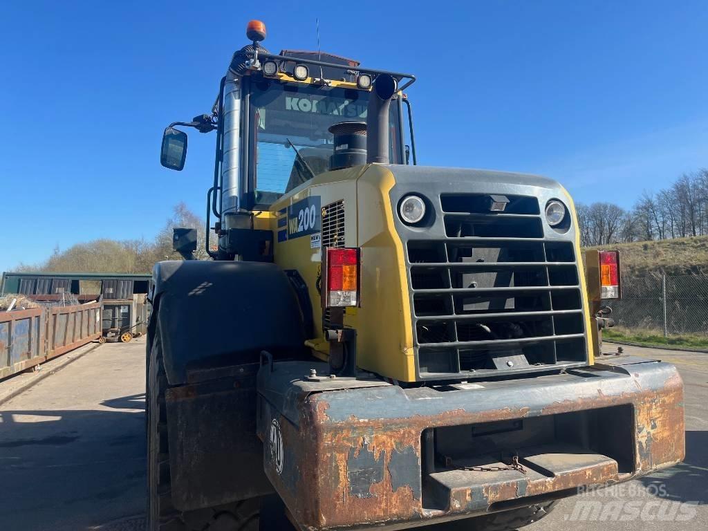 Komatsu WA 200-7 履带挖掘机
