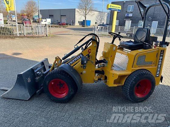 Knikmops KM 130 小型装载机
