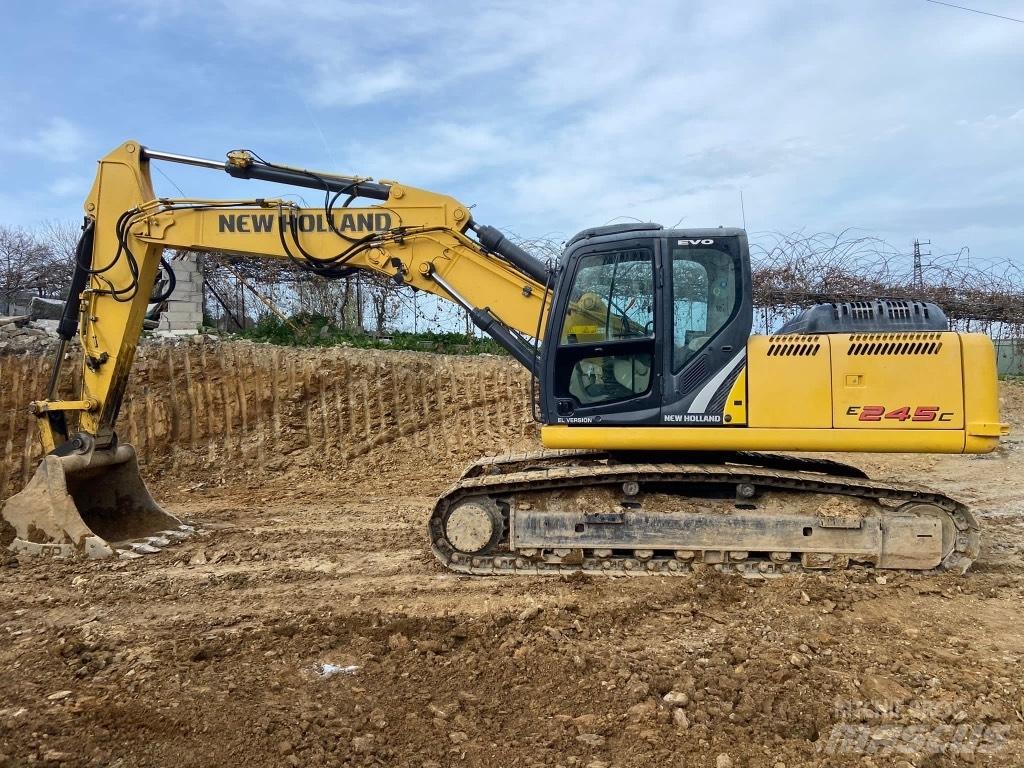 New Holland E245 履带挖掘机