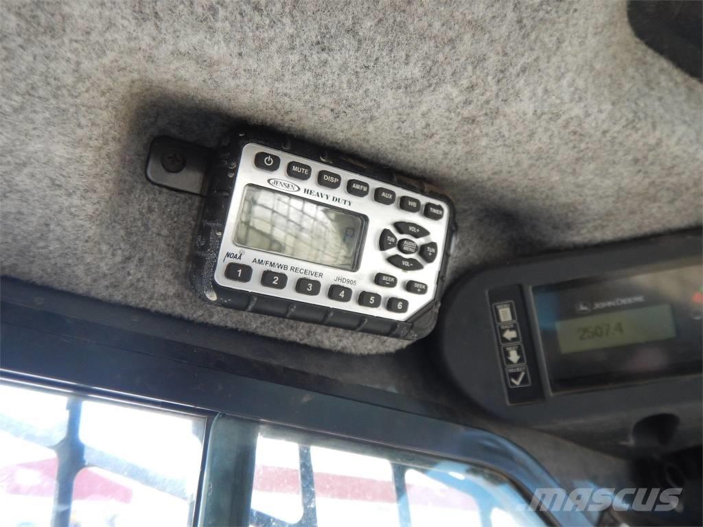 John Deere 323E 滑移装载机