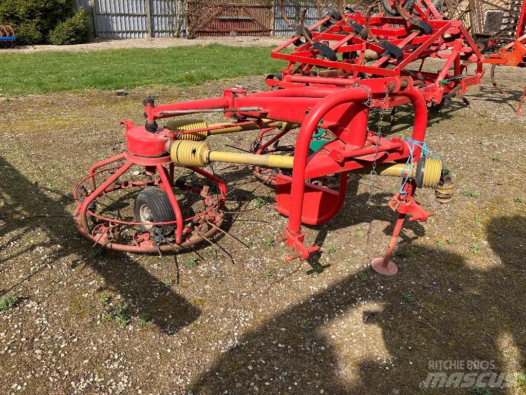 Kverneland 9360 犁耙和摊草机