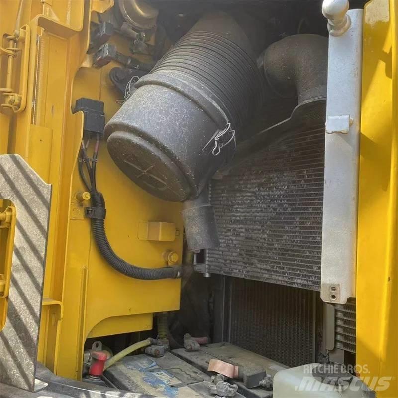 Komatsu PC 138 履带挖掘机