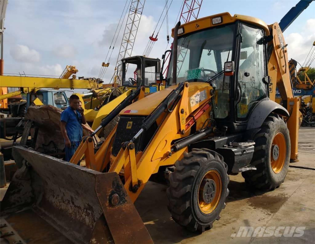 JCB 3CX 反铲装载机