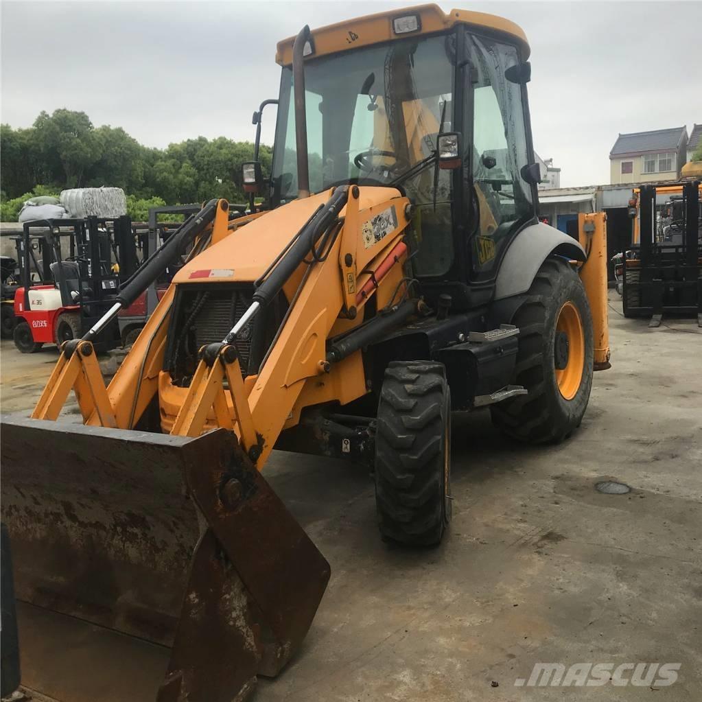 JCB 3CX 反铲装载机