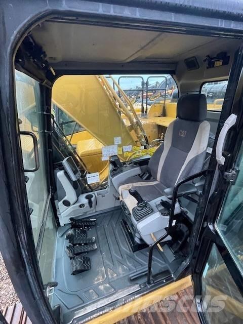 CAT 330FL 履带挖掘机