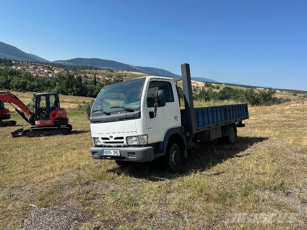 Nissan CABSTAR 35.13 拖拉移动式高空作业平台