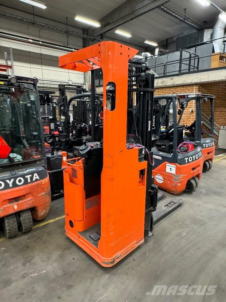 Toyota SSE135L 行走式堆垛机