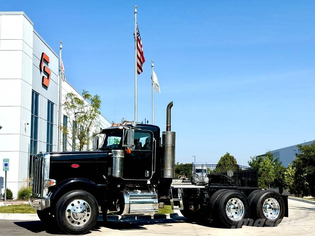 Peterbilt 388 牵引车