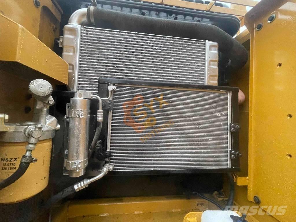 CAT CAT320 D2 履带挖掘机