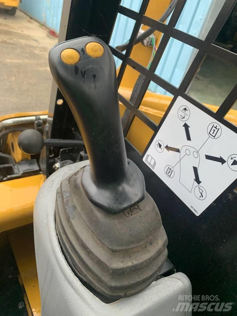 CAT 216 B 3 小型装载机