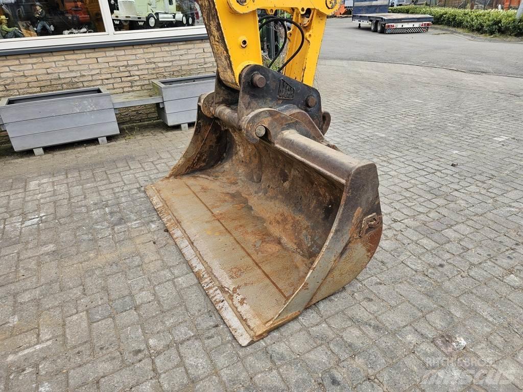 JCB JS145W 轮式挖掘机