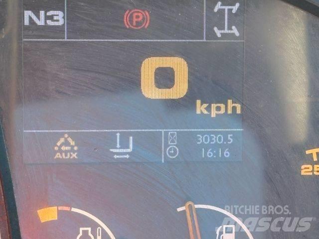 JCB 535-125 伸缩臂叉装车|叉装车