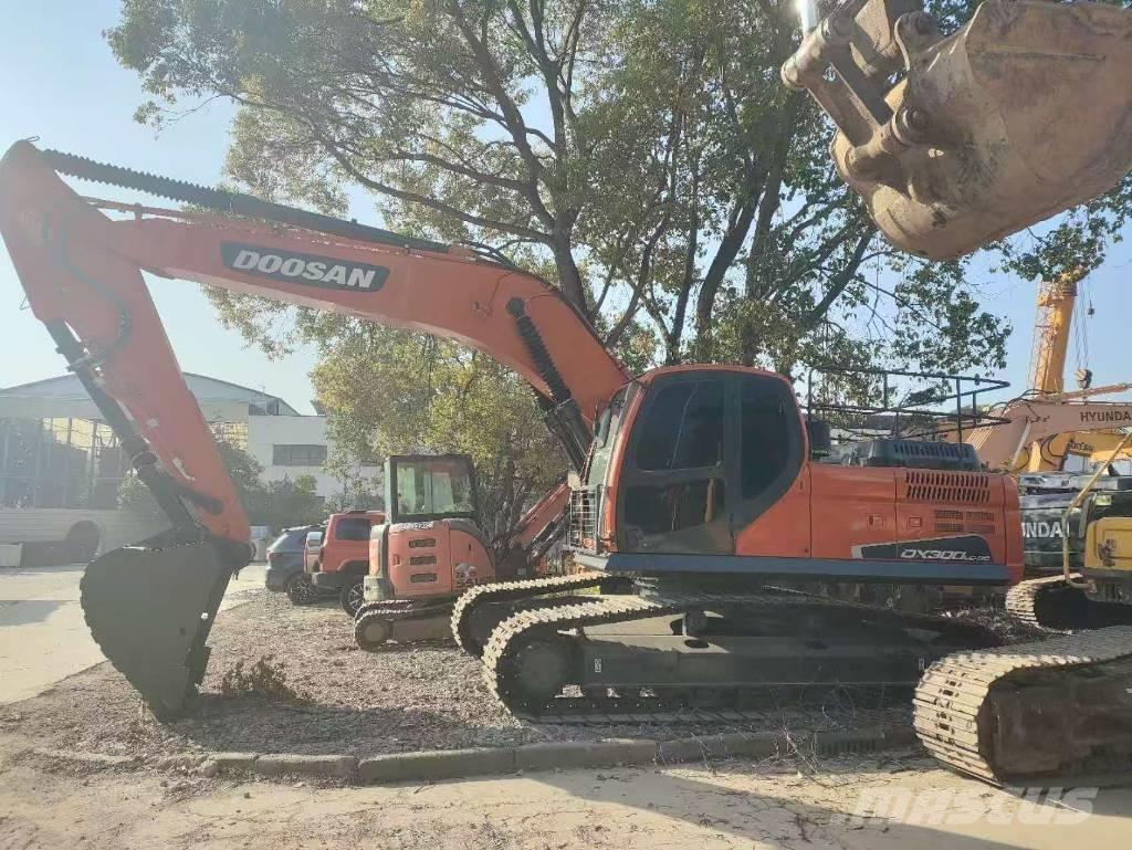 Doosan DX 300 LC 履带挖掘机