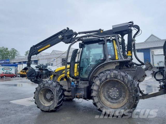 Valtra N153 林业拖拉机