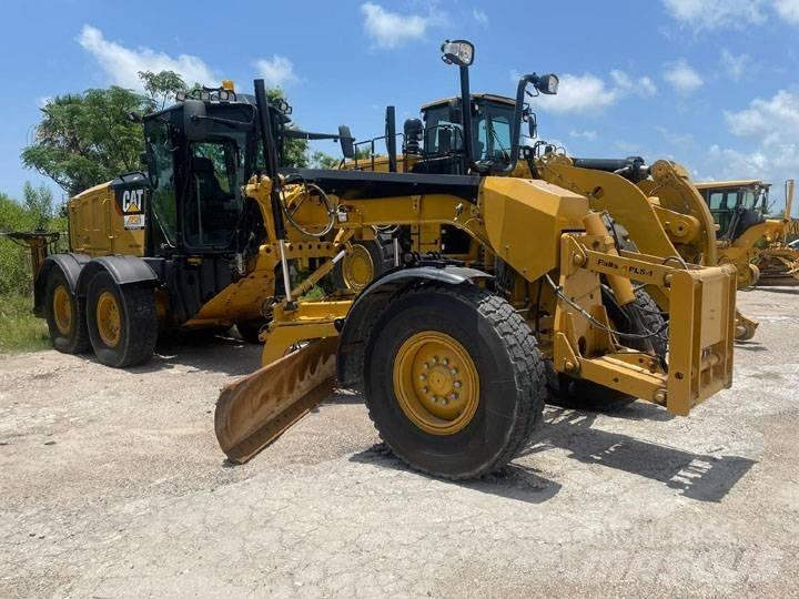 CAT 12 M 3 平地机/推土机