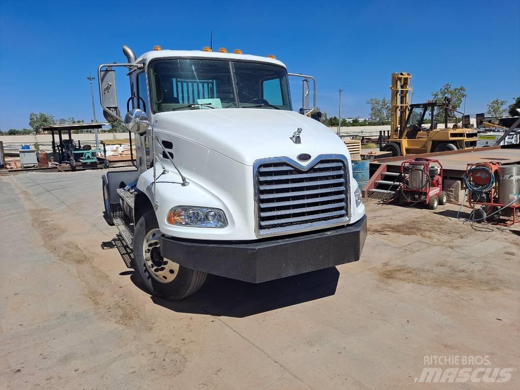 Mack CX612 牵引车