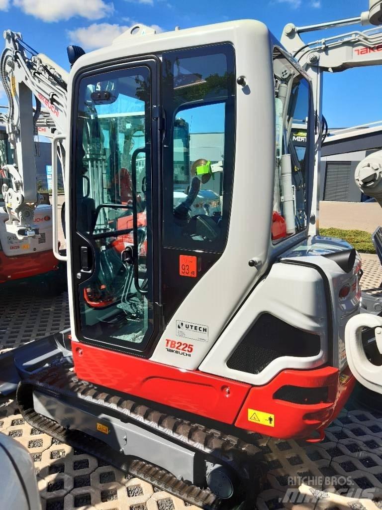 Takeuchi TB225 V3 小型挖掘机